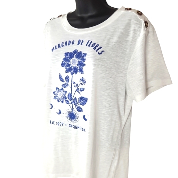 Trueselfs, Women's White Tee w/blue writing on the front of shirt and buttons!!! - Picture 3 of 8